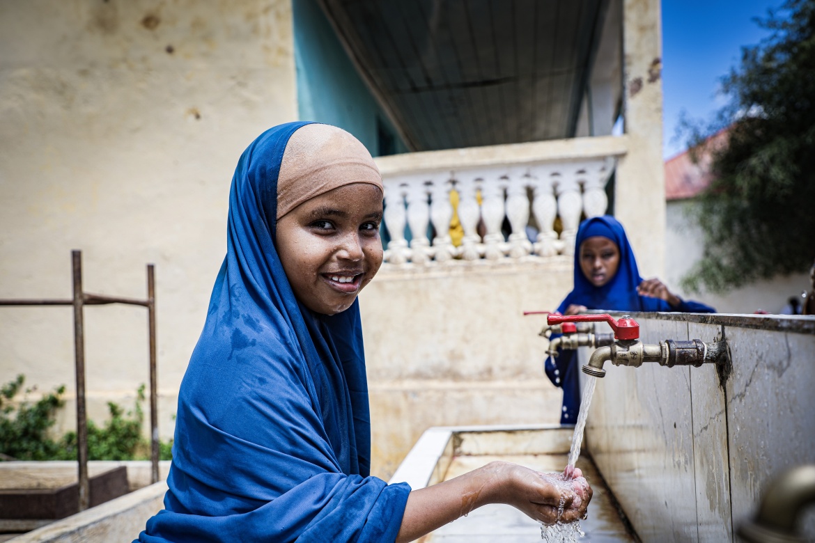 Students using the WASH facilities installed with the support of the GPE-funded program in Somalia. Credit: Awale Koronto/Save the Children